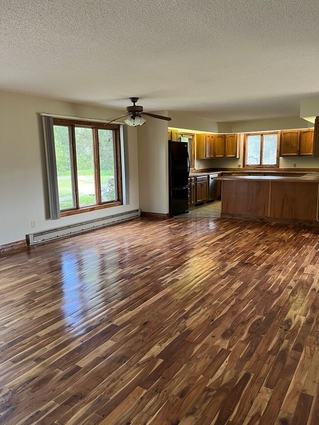 Building Photo - 3 Bdr, 2 Bath, home in beautiful Shields V...