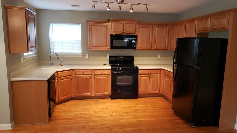Building Photo - 111 Village Pky