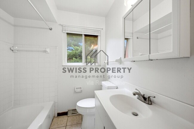 Building Photo - 1577 Briarwood Ave