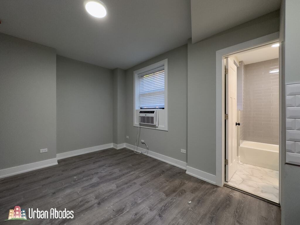 Building Photo - 501 W Belmont Ave