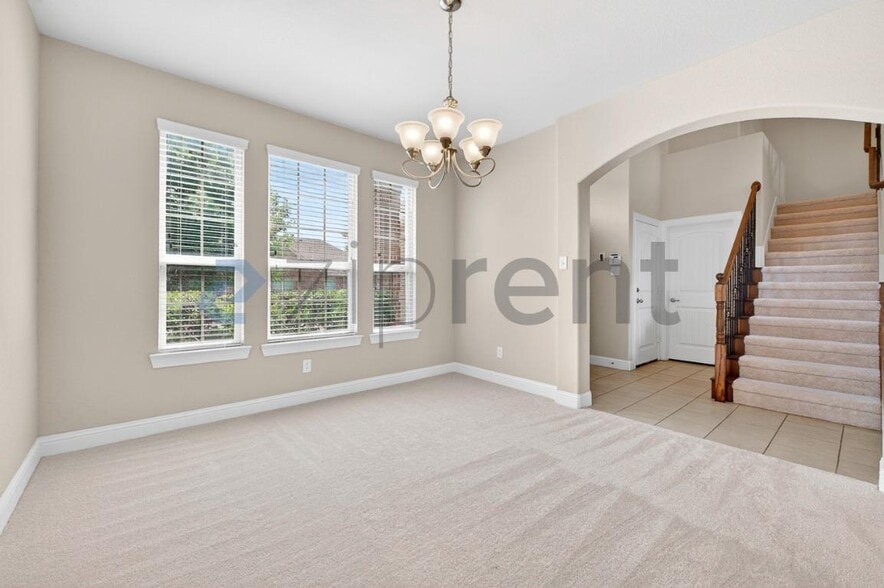 Building Photo - Unit