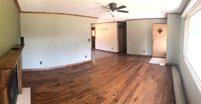 Building Photo - 3 Bed 2 Bath Single Family Home with Additional Space in Basement!