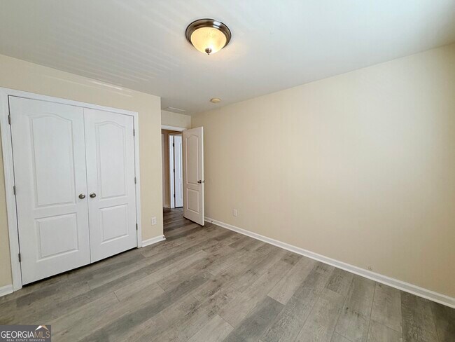 Building Photo - 220 Brookhaven Ct