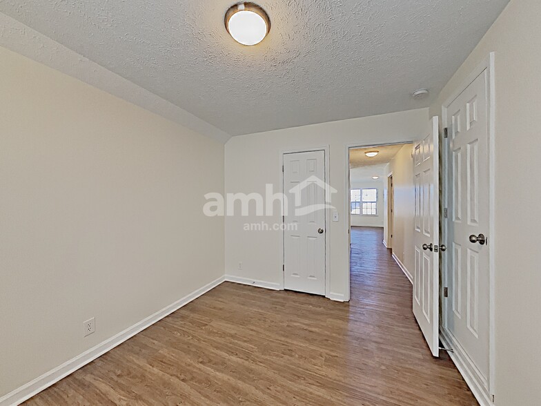 Building Photo - 3429 White Pine Dr