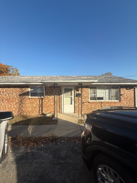 Primary Photo - 509 E Staat St