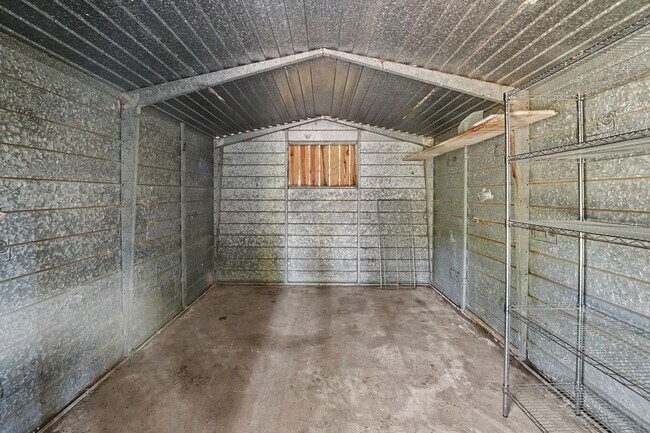 Building Photo - 3 Bed 2 Bath Home with Great Outdoor Space!