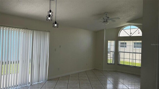 Building Photo - 2415 Harbor Town Dr