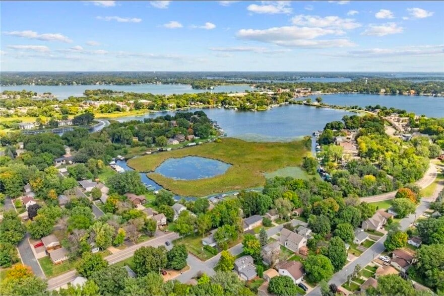 Close to the beach! Great in summer but also active for ice fishing in the winter - 4664 Suffolk Rd