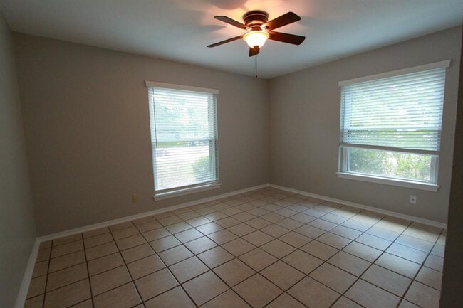 Building Photo - 5712 Fairlane Dr