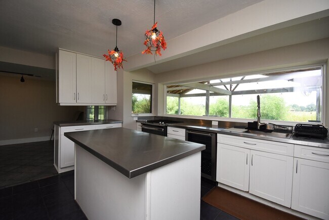 Building Photo - 6003 Long Leaf Dr