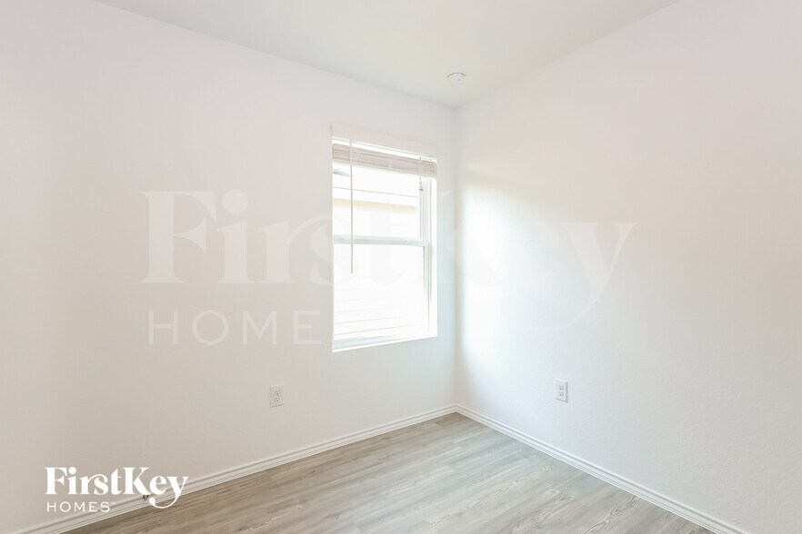 Building Photo - 8323 Piedra Medina