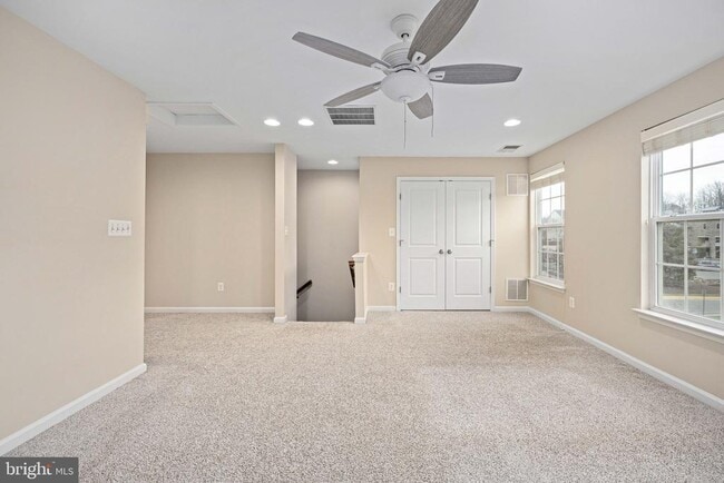 Building Photo - 214 Almond Dr