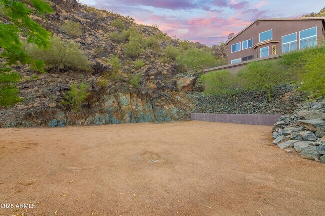 Building Photo - 126 W North Ln