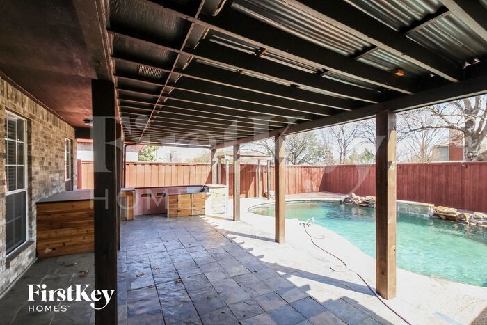 Building Photo - 2804 Pinnacle Dr