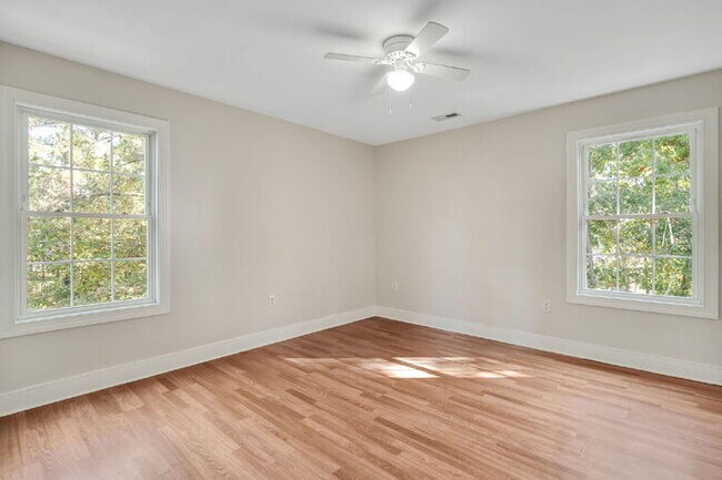 Building Photo - 5001 Dampier Ct