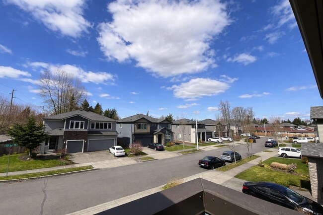 Building Photo - Spacious 4-Bedroom Home with Balcony and Fenced Yard in Marysville