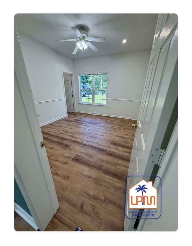 Building Photo - Spacious 3-Bed Retreat with Granite Kitchen & Cozy Fireplace