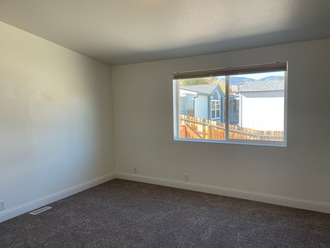 Building Photo - Beautifully updated Mobile Home in Carson City