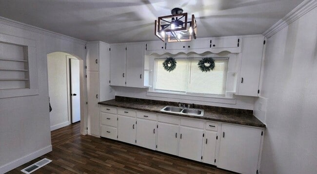 Building Photo - 832 Woodville Rd