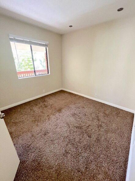 Building Photo - 248 W Avenida Palizada