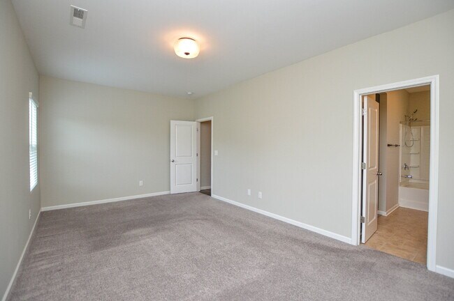 Building Photo - Spacious 4 Bedroom Home with 1st Floor Primary Suite in Austen Lakes  4 Bedrooms | 2.5 Bathrooms ...