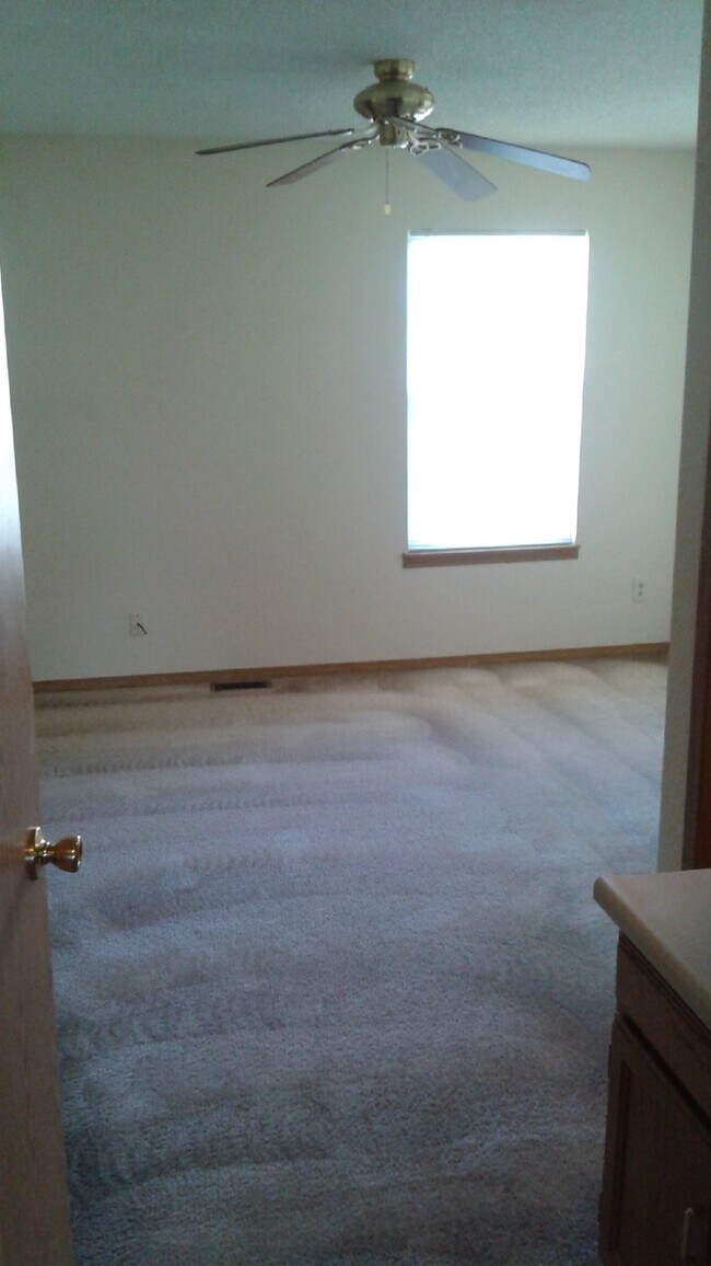 Building Photo - Available Now! "Charming 2-Bed Townhouse w...