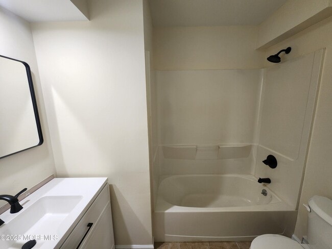 Building Photo - 129 Amberly Dr