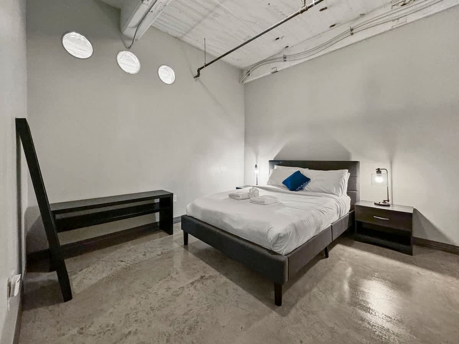 Building Photo - 500 S Ervay St