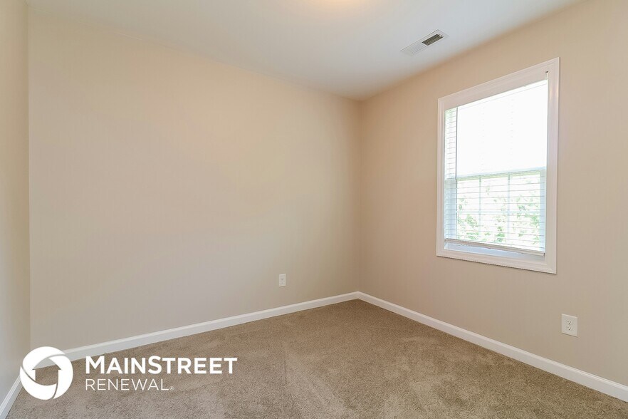 Building Photo - 147 Langston Ridge Dr