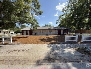 Building Photo - 627 Wildwood Way