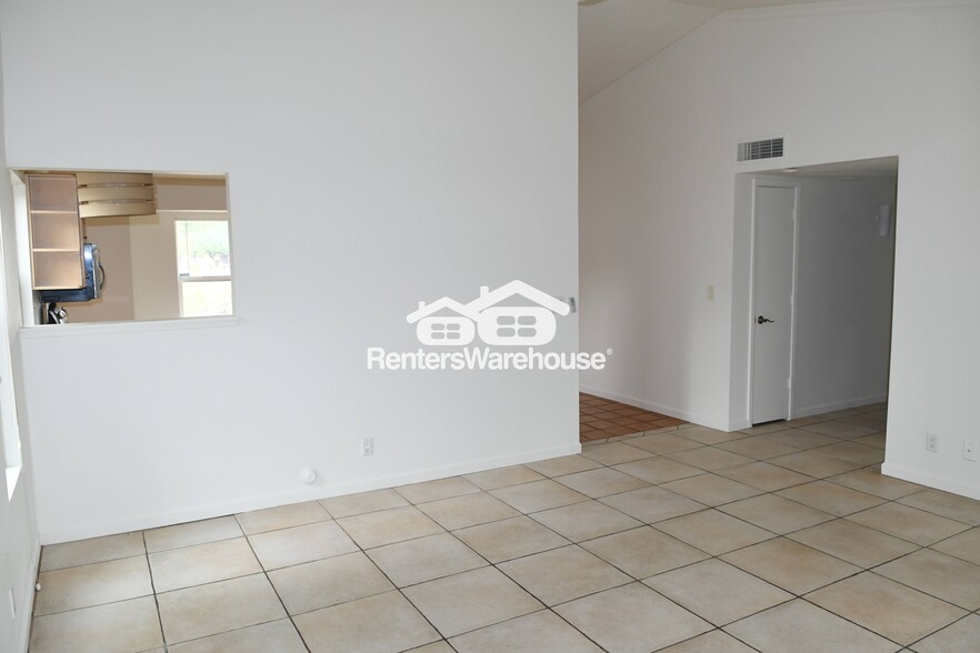 Building Photo - 938 N Evergreen Ct