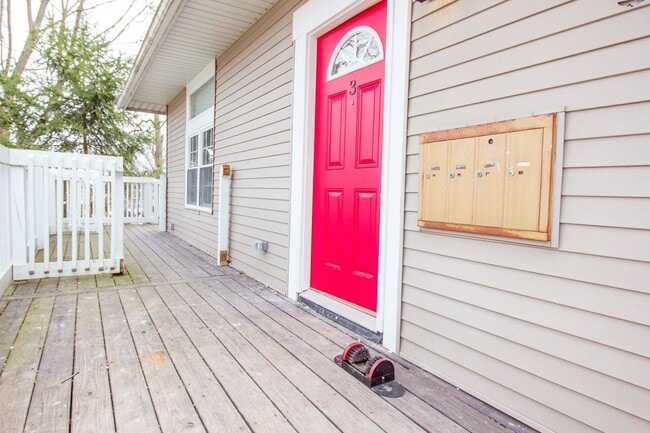 Building Photo - 607 Washtenaw Ave