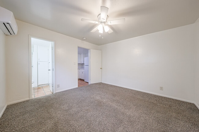 Building Photo - 1023 E Meadowbrook Ave