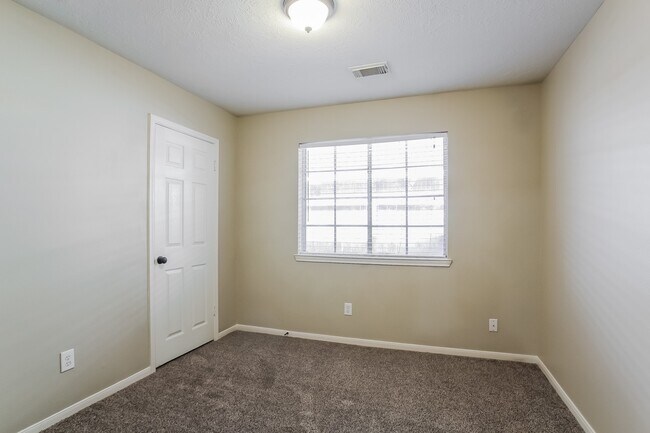 Building Photo - 18703 Singing Woods Dr