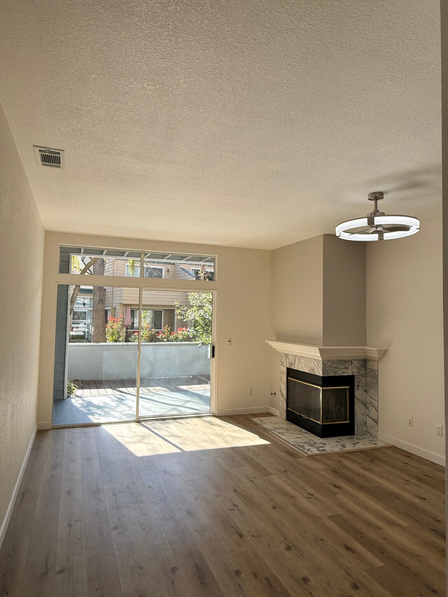 Building Photo - 1701 Parkview Green Cir