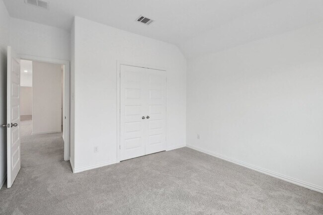 Building Photo - 1200 Milfoil Dr