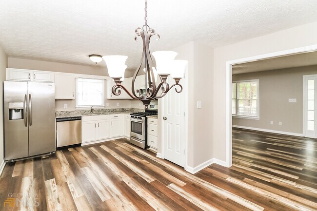 Building Photo - 260 Austin Dr