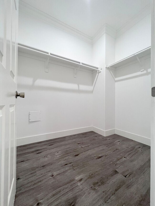 Building Photo - NEW AC - Bright & Spacious Single-Family Home with Pool