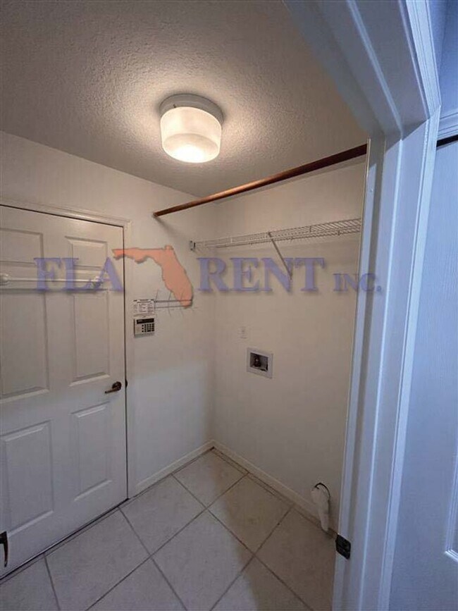 Building Photo - *  3/2.5 Golf Villa located in Winter Springs *