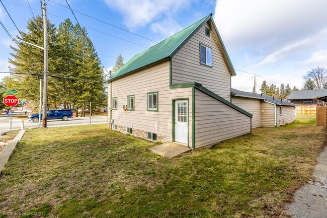 Building Photo - 104 N Colville Rd