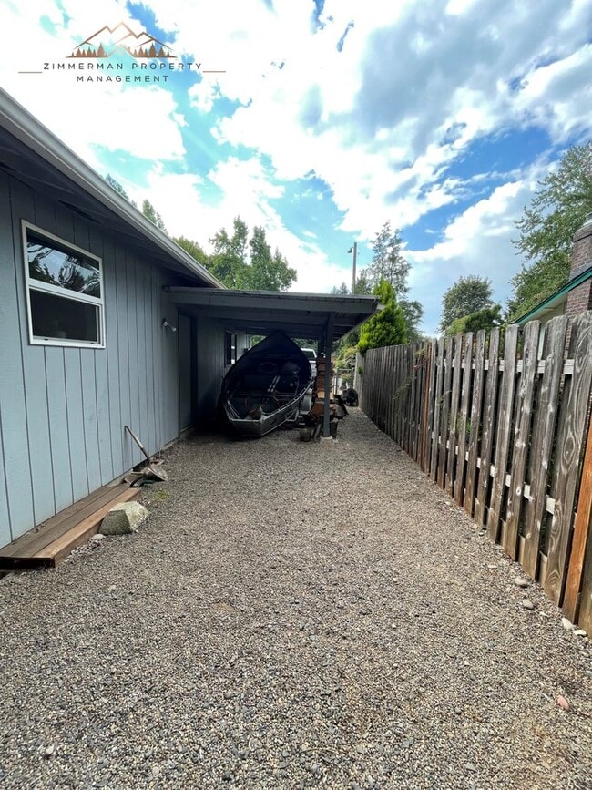 Building Photo - Beautiful Thurston 3 bedroom 2 bathroom HO...