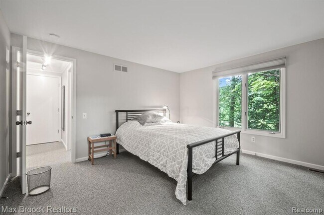 Building Photo - 1109 Ivyglen Cir