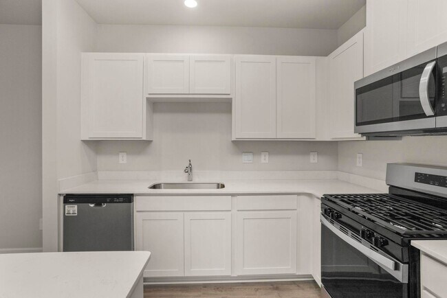 Building Photo - 2985 Mallard Dr