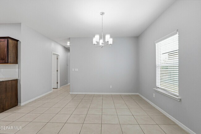 Building Photo - 11500 Summer Dr
