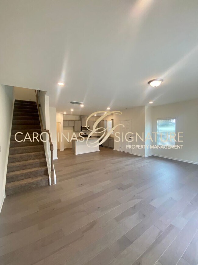 Building Photo - End Unit, 3BR/2.5BA Townhome in Piper Landing