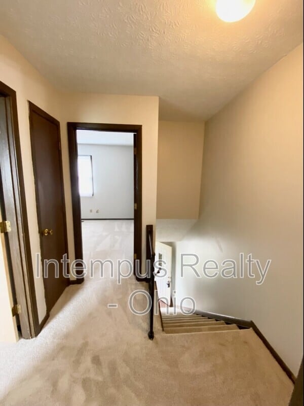 Building Photo - 718 W Light St