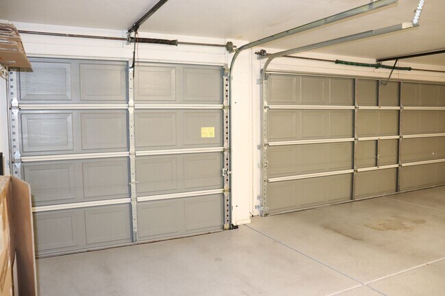 Building Photo - 4943 W Rosebay Dr