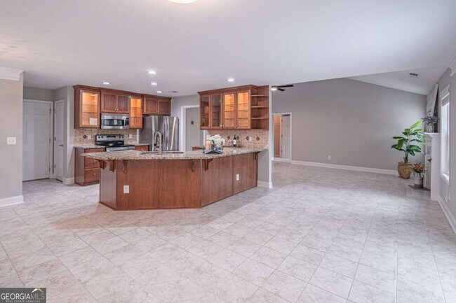Building Photo - 5660 Crest Hill Dr NE