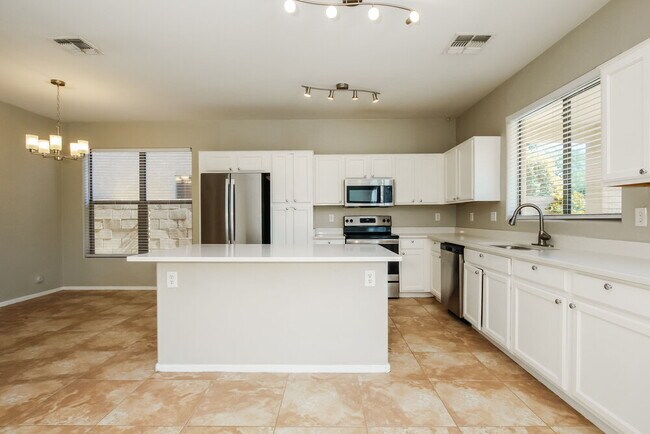 Building Photo - 11809 W Hopi St