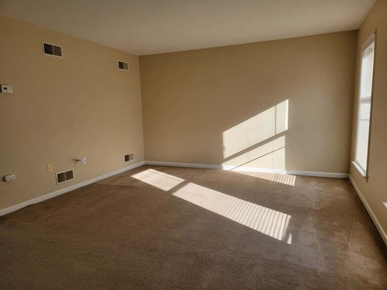 Building Photo - 46 Ironstone Dr